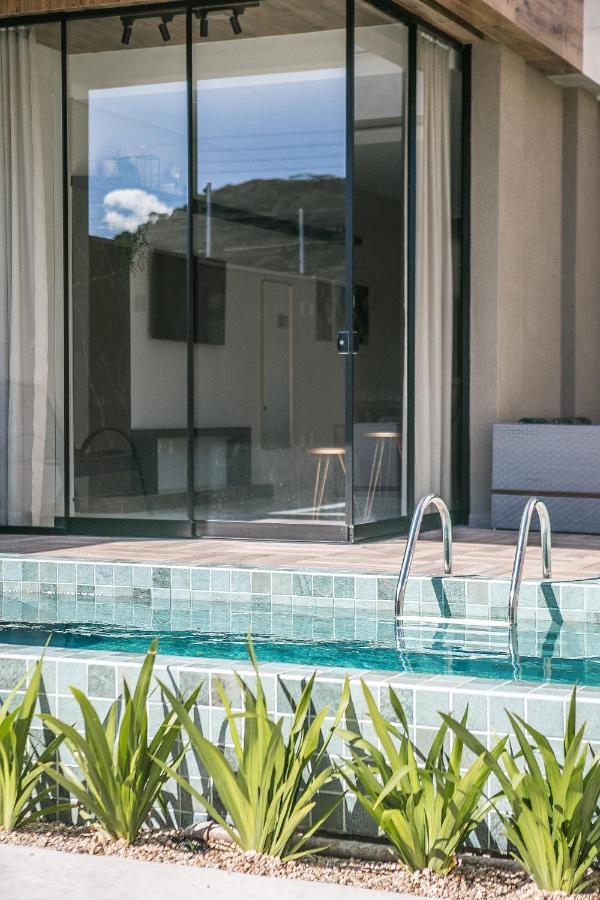 Casa Requinte, 4 Suites , Piscina II Балнеариу-Камбориу Экстерьер фото